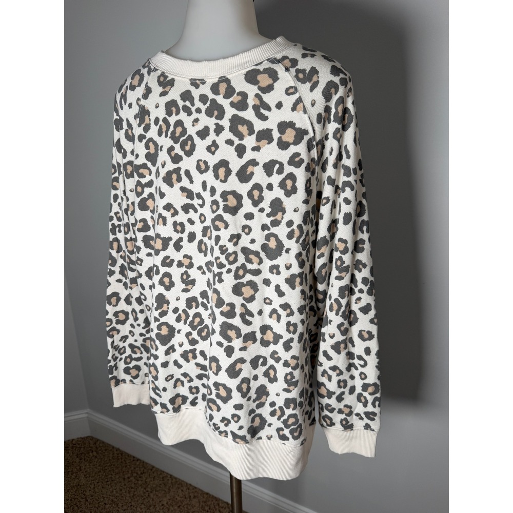American Eagle Leopard Print Sweatshirt Womens